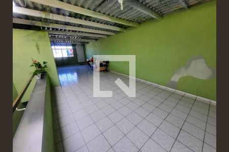 Casa à venda com 4 quartos, 300m² em Taboão, Diadema