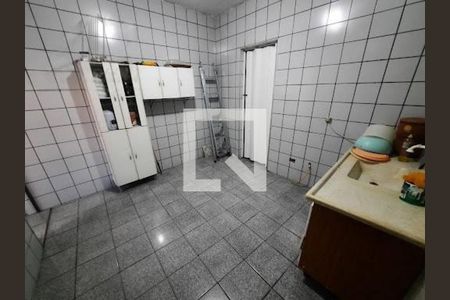 Casa à venda com 4 quartos, 300m² em Taboão, Diadema