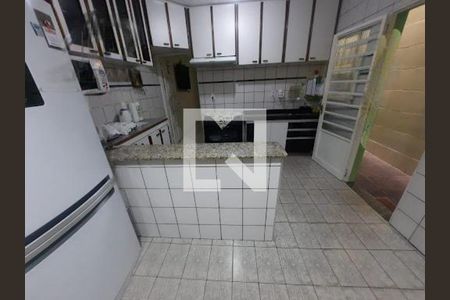 Casa à venda com 4 quartos, 300m² em Taboão, Diadema