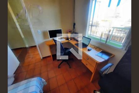 Casa à venda com 4 quartos, 300m² em Taboão, Diadema
