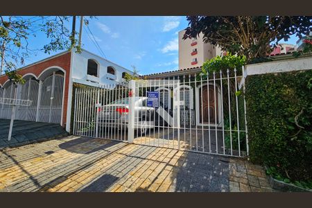 Fachada de casa à venda com 4 quartos, 165m² em Jardim Luanda, São Paulo