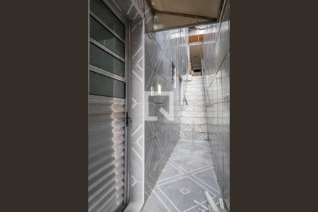 Entrada de casa para alugar com 1 quarto, 80m² em Santo Antônio, Osasco