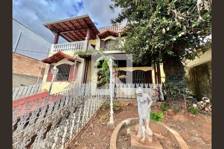 Fachada de casa à venda com 8 quartos, 370m² em São João Batista, Belo Horizonte