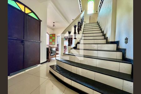 Sala 1 de casa à venda com 8 quartos, 370m² em São João Batista, Belo Horizonte