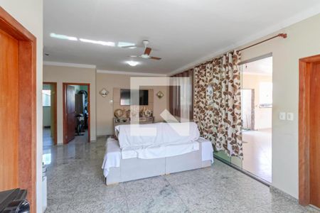 Sala de casa à venda com 3 quartos, 95m² em Jaqueline, Belo Horizonte