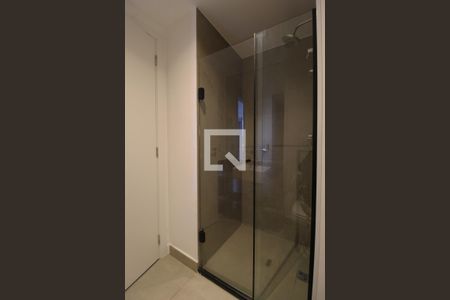 Banheiro Social de kitnet/studio para alugar com 1 quarto, 22m² em Indianópolis, São Paulo