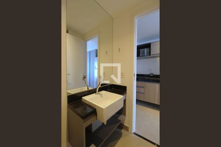 Banheiro Social de kitnet/studio para alugar com 1 quarto, 22m² em Indianópolis, São Paulo