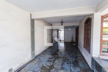 Garagem de casa para alugar com 4 quartos, 360m² em Aparecida, Belo Horizonte