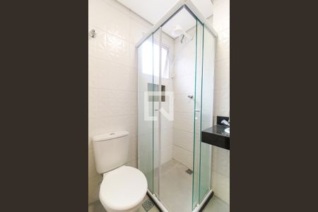 Banheiro de kitnet/studio para alugar com 1 quarto, 32m² em Cidade Antônio Estêvão de Carvalho, São Paulo