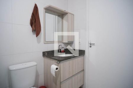 Banheiro de apartamento para alugar com 1 quarto, 33m² em Jardim Santa Teresinha, São Paulo