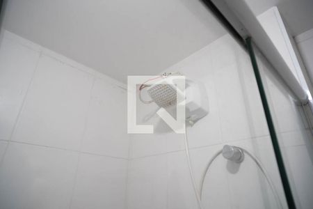 Banheiro de apartamento para alugar com 1 quarto, 33m² em Jardim Santa Teresinha, São Paulo