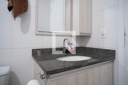 Banheiro de apartamento para alugar com 1 quarto, 33m² em Jardim Santa Teresinha, São Paulo