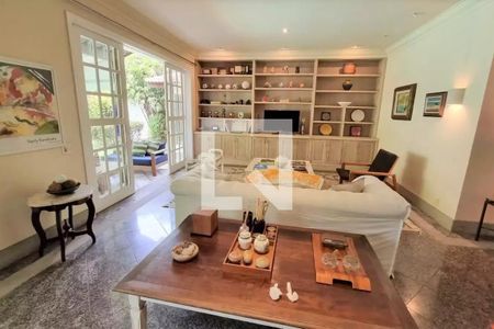 Casa à venda com 4 quartos, 600m² em Barra da Tijuca, Rio de Janeiro