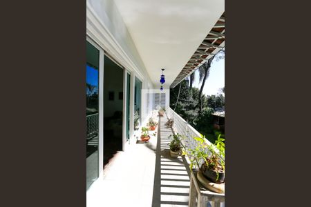 Varanda de casa à venda com 3 quartos, 400m² em Morumbi, São Paulo