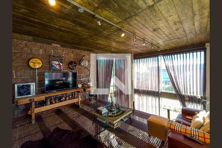 Sala 2 de casa de condomínio para alugar com 5 quartos, 490m² em Teresópolis, Porto Alegre