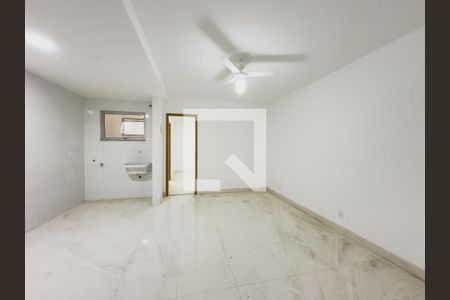 Sala de apartamento para alugar com 1 quarto, 39m² em Olaria, Rio de Janeiro