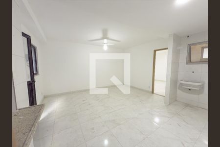 Sala de apartamento para alugar com 1 quarto, 39m² em Olaria, Rio de Janeiro