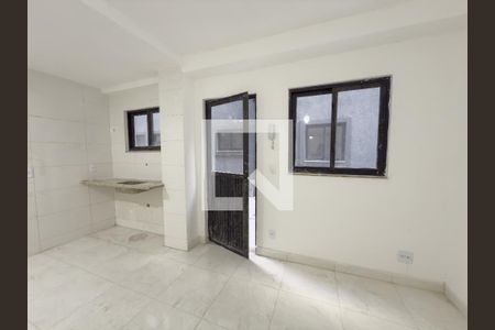 Sala de apartamento para alugar com 1 quarto, 39m² em Olaria, Rio de Janeiro
