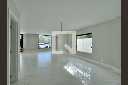 Sala de casa de condomínio à venda com 4 quartos, 420m² em Vargem Grande, Rio de Janeiro