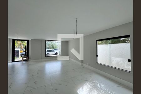 Sala de casa de condomínio à venda com 4 quartos, 420m² em Vargem Grande, Rio de Janeiro