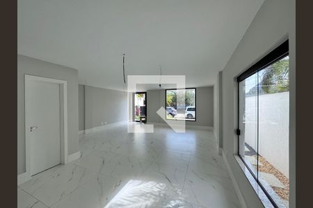 Sala de casa de condomínio à venda com 4 quartos, 420m² em Vargem Grande, Rio de Janeiro