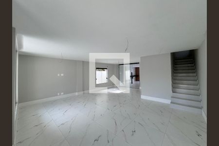 Sala de casa de condomínio à venda com 4 quartos, 420m² em Vargem Grande, Rio de Janeiro