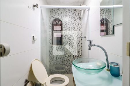 Banheiro de casa para alugar com 1 quarto, 55m² em Cidade São Francisco, São Paulo