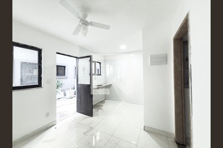 Sala de apartamento para alugar com 1 quarto, 35m² em Olaria, Rio de Janeiro