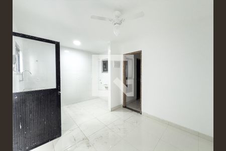 Sala de apartamento para alugar com 1 quarto, 35m² em Olaria, Rio de Janeiro