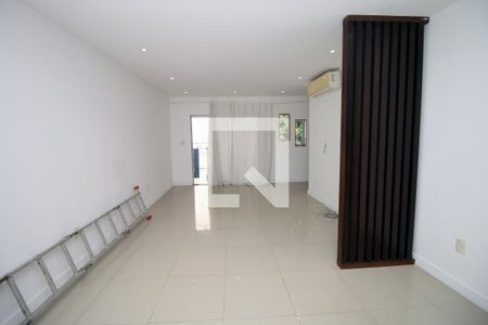 Sala de casa à venda com 6 quartos, 230m² em Irajá, Rio de Janeiro