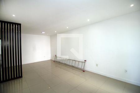 Sala de casa à venda com 6 quartos, 230m² em Irajá, Rio de Janeiro