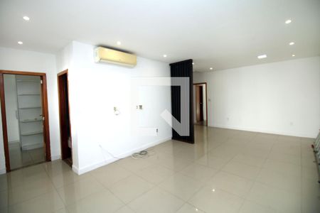 Sala de casa à venda com 6 quartos, 230m² em Irajá, Rio de Janeiro