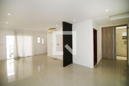 Sala de casa à venda com 6 quartos, 230m² em Irajá, Rio de Janeiro