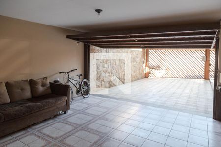 Área Externa de casa à venda com 4 quartos, 175m² em Parque Renato Maia, Guarulhos