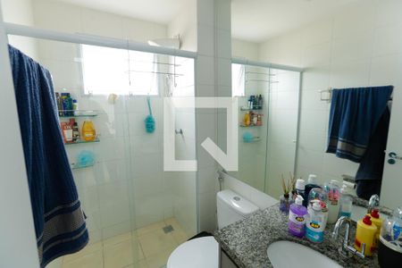 Banheiro de apartamento à venda com 2 quartos, 107m² em Inconfidentes, Contagem