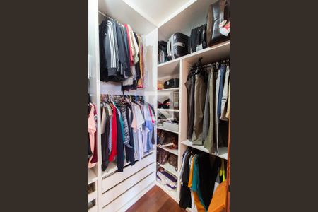 Closet da suíte 3 de casa de condomínio para alugar com 3 quartos, 283m² em Chácara São Rafael, Campinas