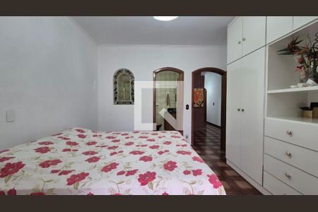 Suíte de casa à venda com 3 quartos, 300m² em Vila Scarpelli, Santo André