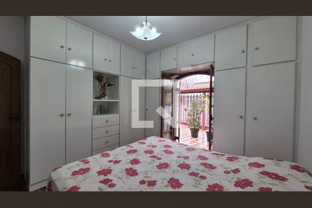 Suíte de casa à venda com 3 quartos, 300m² em Vila Scarpelli, Santo André
