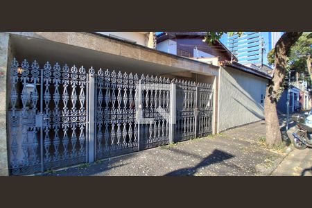 Fachada de casa à venda com 3 quartos, 255m² em Vila Cordeiro, São Paulo
