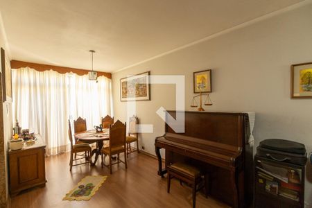 Sala de casa à venda com 3 quartos, 255m² em Vila Cordeiro, São Paulo