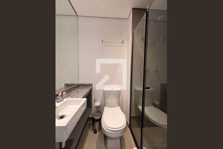 Banheiro de kitnet/studio para alugar com 1 quarto, 26m² em Moema, São Paulo