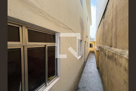 Quintal entre as casas  de casa à venda com 5 quartos, 264m² em Vila Sao Pedro, Santo André