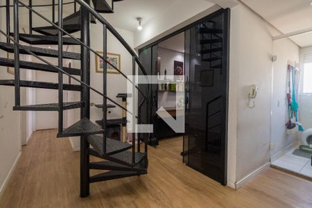 Escada de acesso/Hall de acesso de apartamento para alugar com 2 quartos, 84m² em Parque São Lourenço, São Paulo