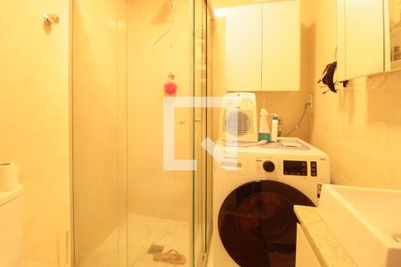 Banheiro de apartamento à venda com 1 quarto, 34m² em Passo D’areia, Porto Alegre