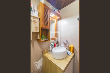 Banheiro de apartamento à venda com 2 quartos, 49m² em Vila Nova, Porto Alegre