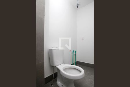 Banheiro de kitnet/studio à venda com 1 quarto, 28m² em Cidade Baixa, Porto Alegre