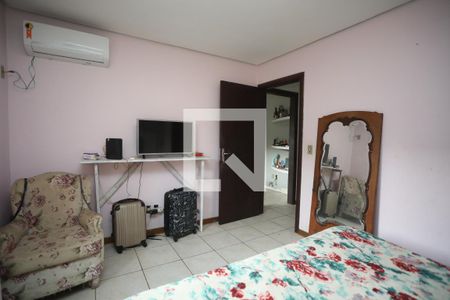 Suíte de casa à venda com 4 quartos, 212m² em Jardim do Salso, Porto Alegre