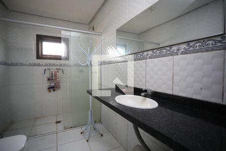 Banheiro da Suíte de casa à venda com 4 quartos, 212m² em Jardim do Salso, Porto Alegre