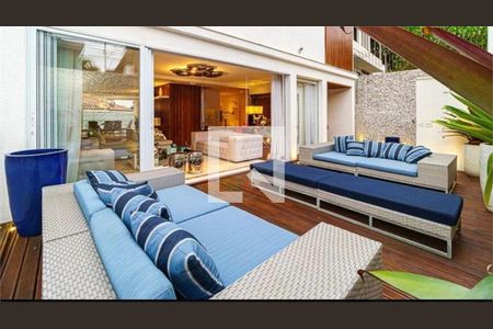 Casa à venda com 3 quartos, 570m² em Pacaembu, São Paulo