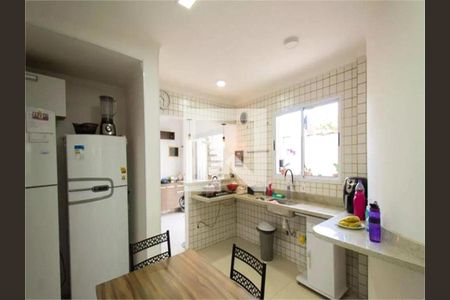 Casa à venda com 4 quartos, 228m² em Vila Brasilio Machado, São Paulo